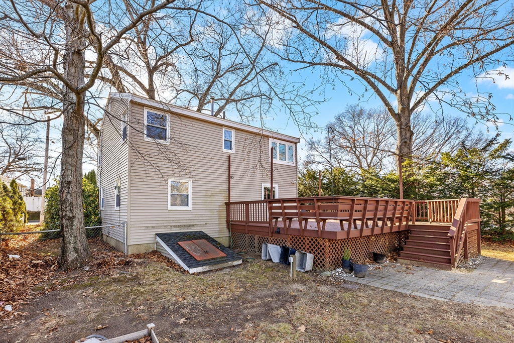 238 River Road Lowell, MA 01852 - Photo 10 of 38