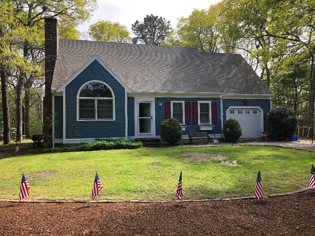 a view of a house with backyard and pool