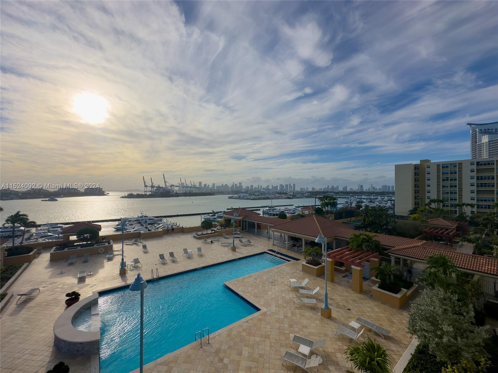 90 Alton Road, Unit 902 Miami Beach, FL 33139 - Photo 27 of 35 an aerial view of a garden
