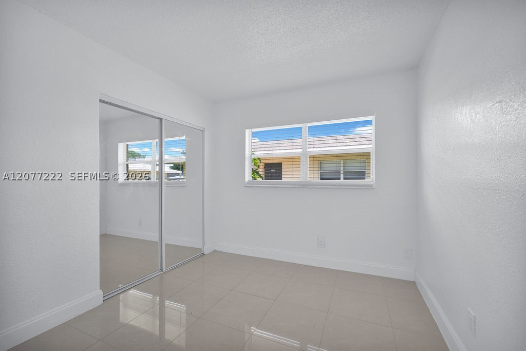 655 Kathy Pompano Beach, FL 33068 - Photo 4 of 45 Gallery Image 4