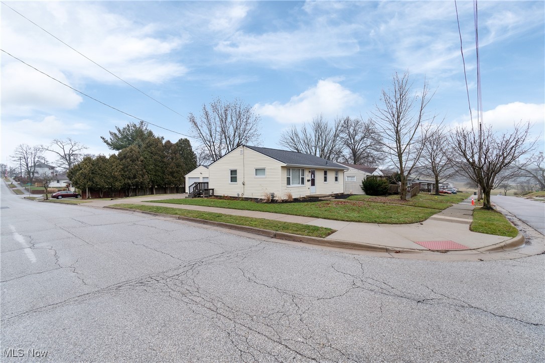 581 Stanley Road Akron, OH 44312 - Photo 3 of 28 Gallery Image 3
