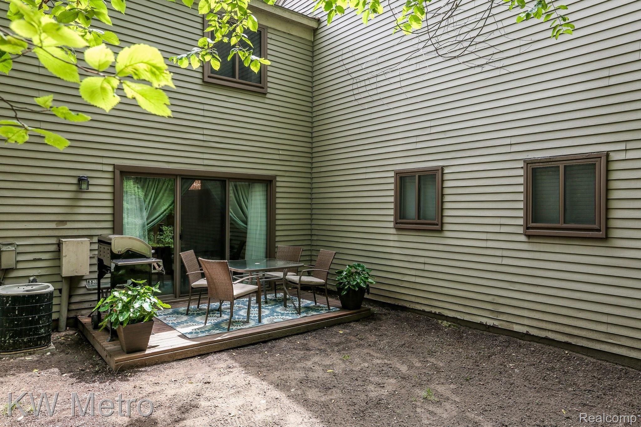1578 Streamwood Court Rochester, MI 48307 - Photo 18 of 19 Rear Patio