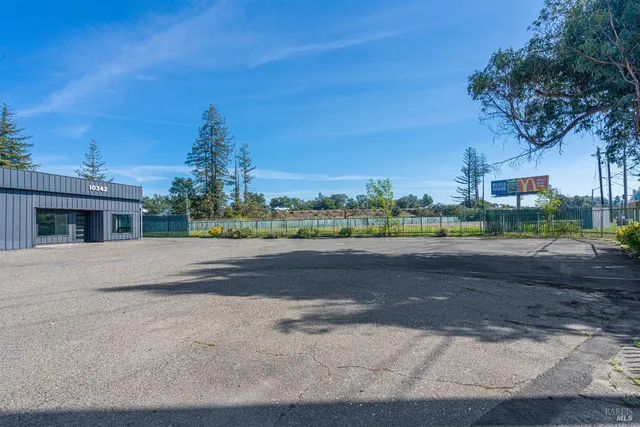 $2,300,000 | 10342 Old Redwood Highway, Windsor, CA 95492