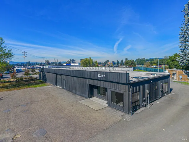 $2,300,000 | 10342 Old Redwood Highway, Windsor, CA 95492
