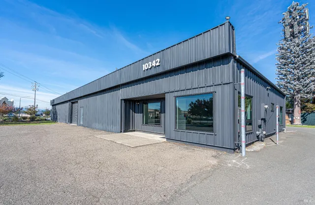 $2,300,000 | 10342 Old Redwood Highway, Windsor, CA 95492