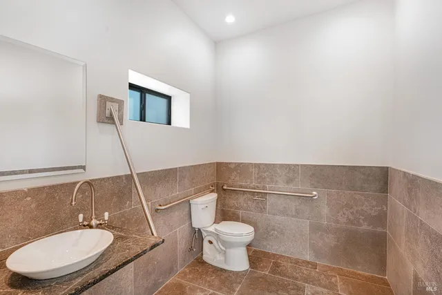 $2,300,000 | 10342 Old Redwood Highway, Windsor, CA 95492