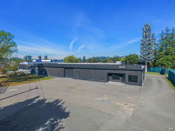 $2,300,000 | 10342 Old Redwood Highway, Windsor, CA 95492