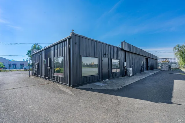 $2,300,000 | 10342 Old Redwood Highway, Windsor, CA 95492