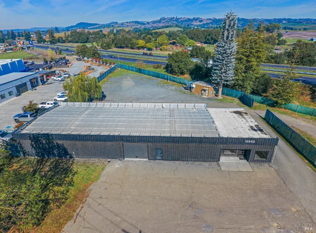 $2,300,000 | 10342 Old Redwood Highway, Windsor, CA 95492