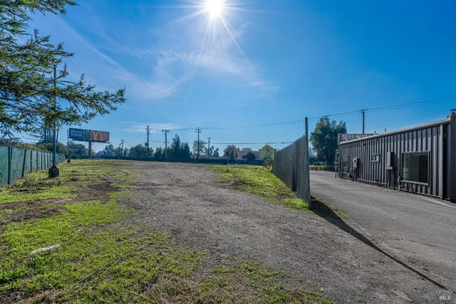 $2,300,000 | 10342 Old Redwood Highway, Windsor, CA 95492