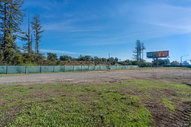 $2,300,000 | 10342 Old Redwood Highway, Windsor, CA 95492