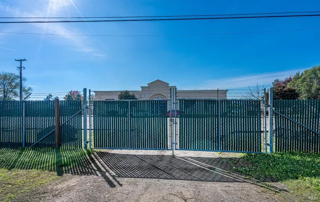 $2,300,000 | 10342 Old Redwood Highway, Windsor, CA 95492