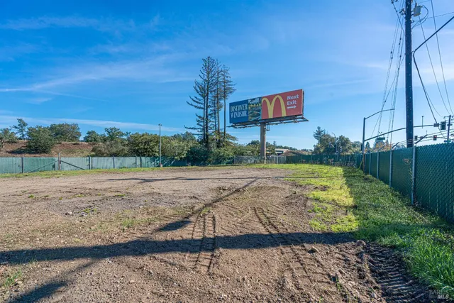 $2,300,000 | 10342 Old Redwood Highway, Windsor, CA 95492