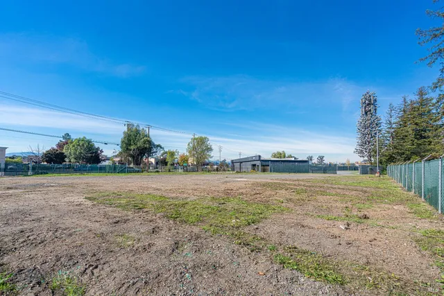 $2,300,000 | 10342 Old Redwood Highway, Windsor, CA 95492