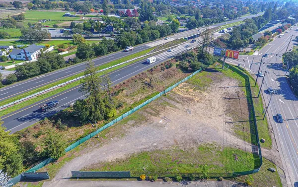 $2,300,000 | 10342 Old Redwood Highway, Windsor, CA 95492