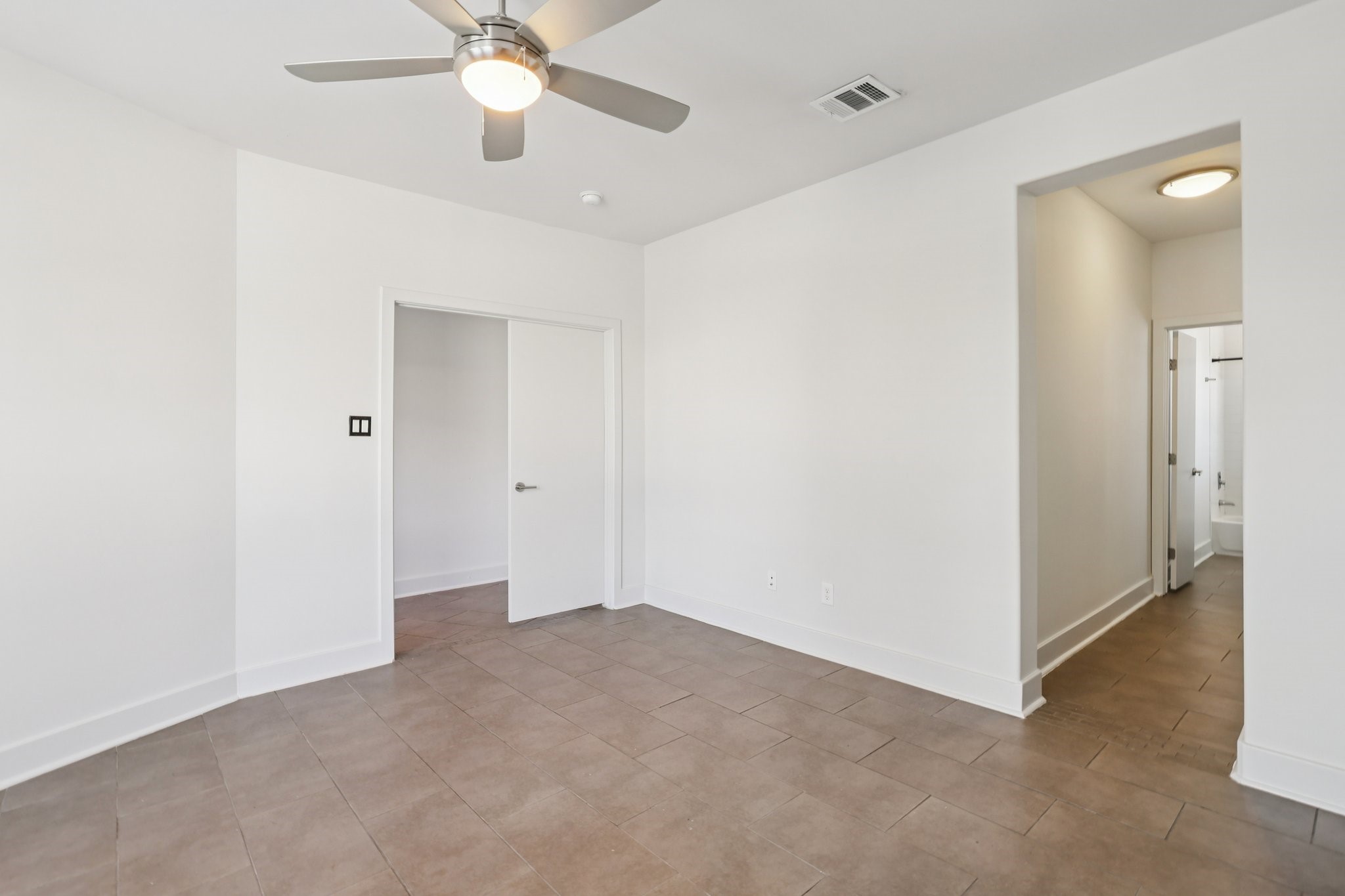 1771 Michigan Street Houston, TX 77006 - Photo 11 of 28 Plenty of natural light in the first floor secondary bedroom.
