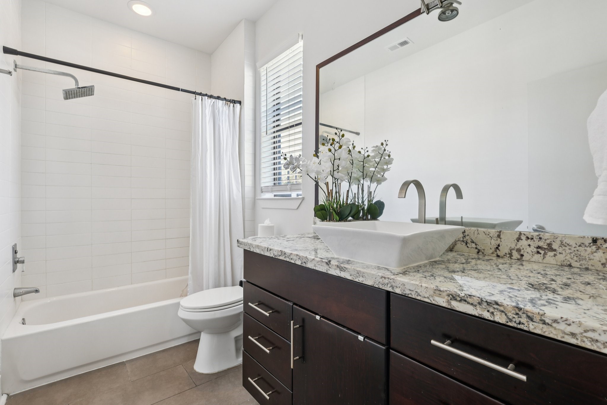 1771 Michigan Street Houston, TX 77006 - Photo 12 of 28 En-suite bathroom on the first floor with a shower/tub combo.