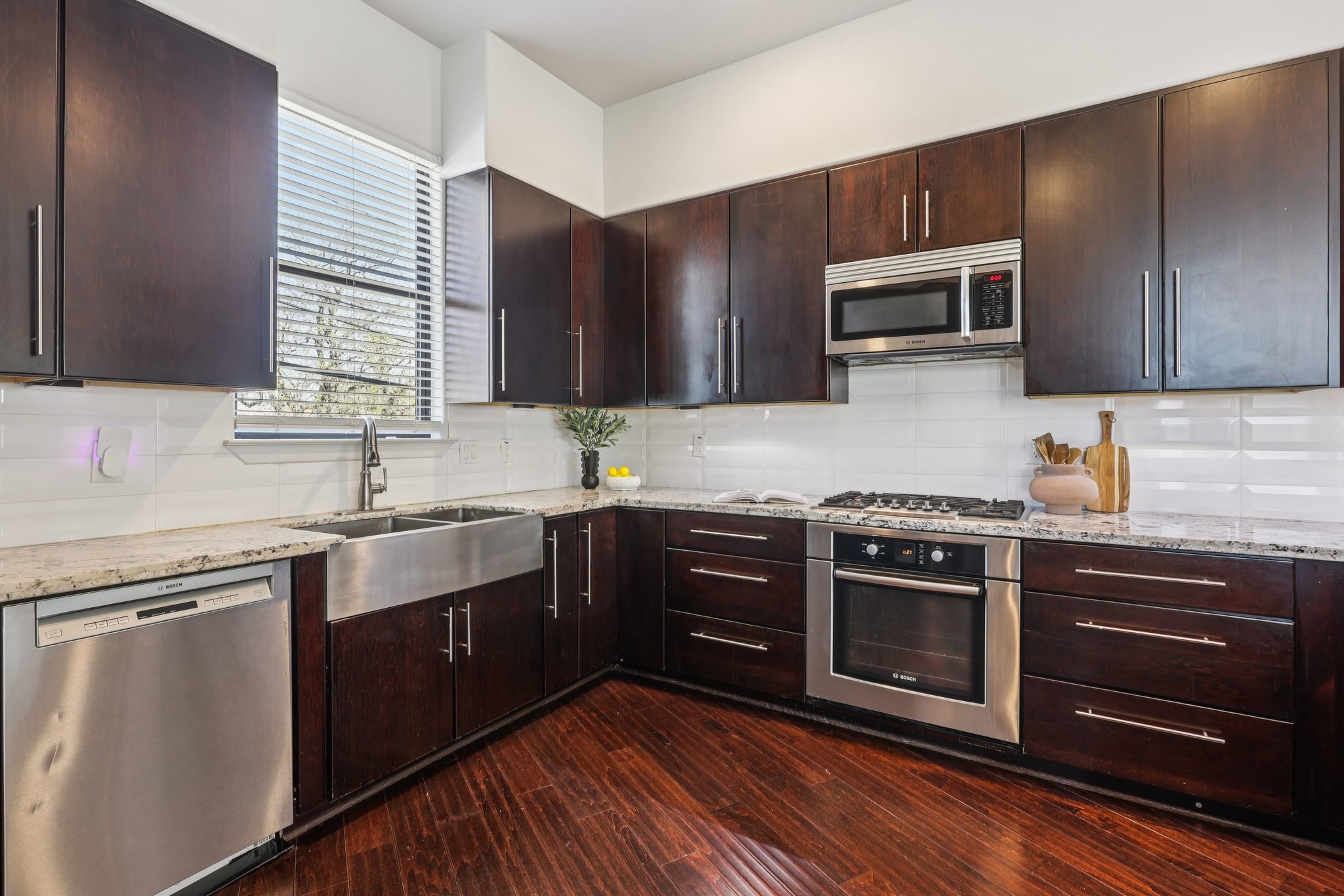 1771 Michigan Street Houston, TX 77006 - Photo 15 of 28 The window in the kitchen adds light