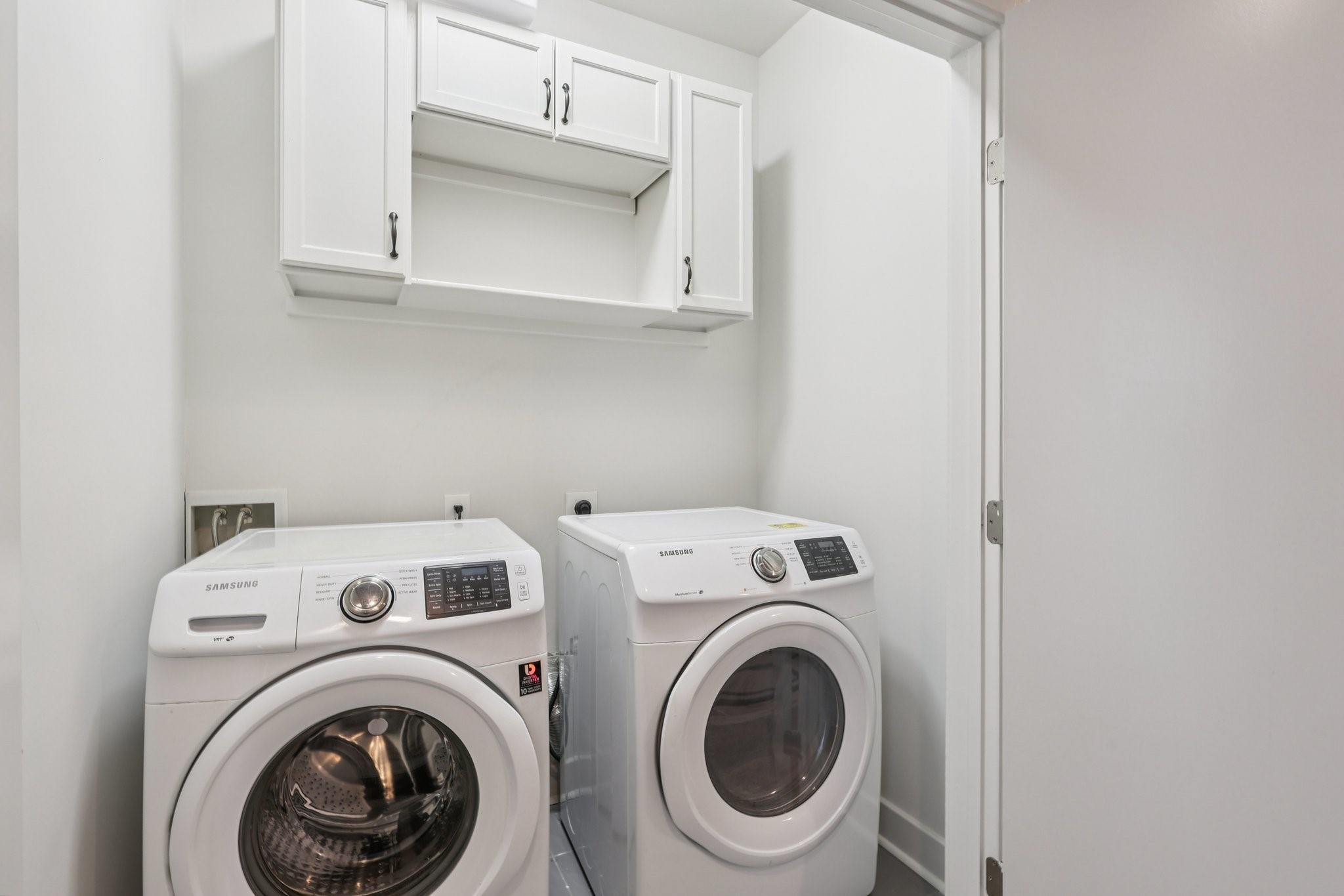 1771 Michigan Street Houston, TX 77006 - Photo 24 of 28 Washer and dryer included.