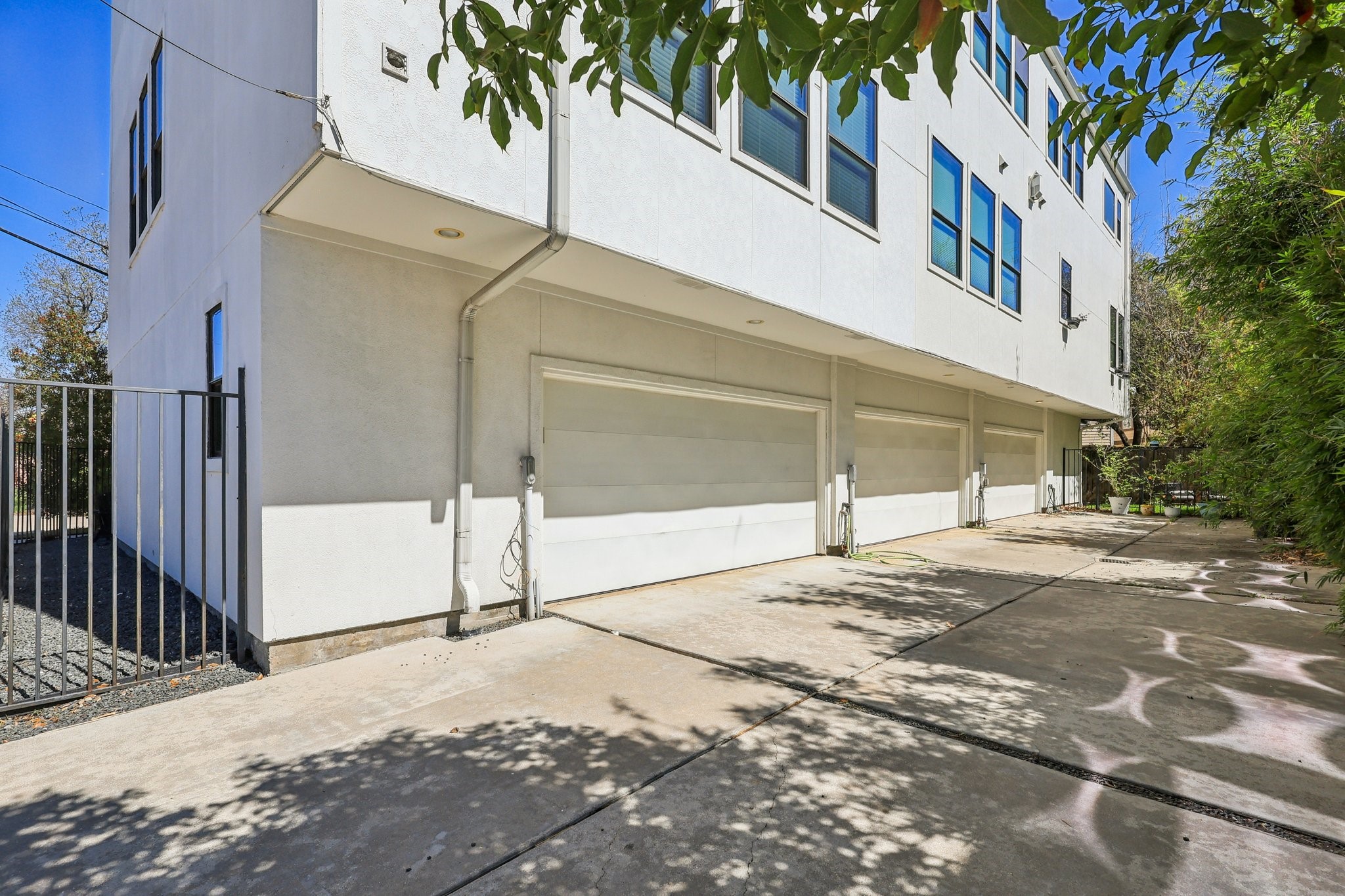 1771 Michigan Street Houston, TX 77006 - Photo 27 of 28 This home is the last unit with the rod iron gate. The home has a private attached garage.