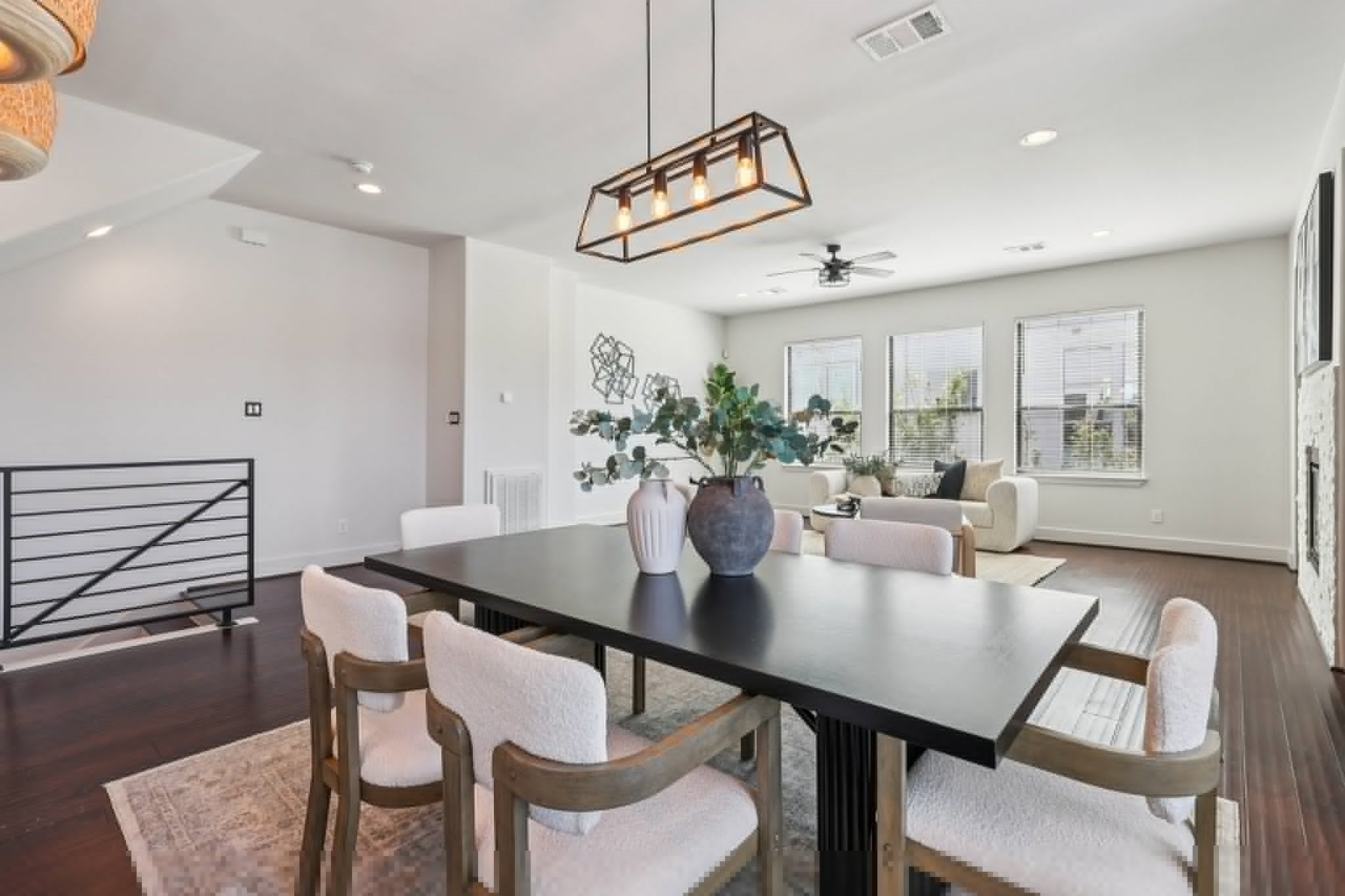 1771 Michigan Street Houston, TX 77006 - Photo 5 of 28 The dining space flows seamlessly into the living room.