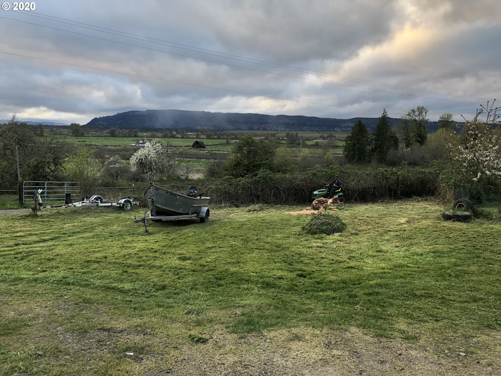 18711 Beaver Falls Road Clatskanie, OR 97016 - Photo 13 of 14 a swimming pool is in the middle of a lake