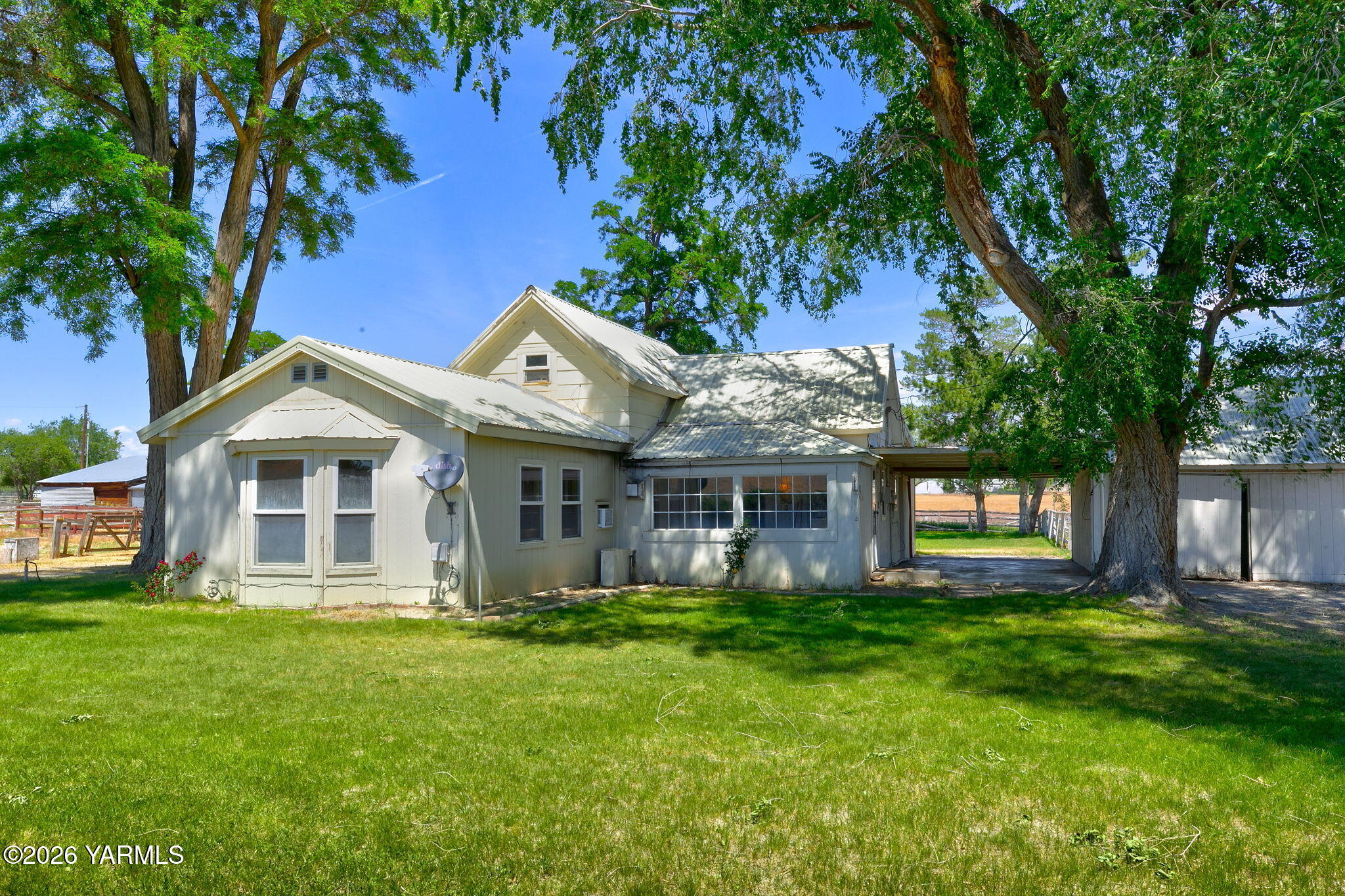 5271 North Wenas Road Selah, WA 98942 - Photo 1 of 38 Holwegner_260602_NWenas_Selah_01