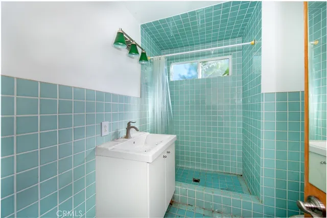 a view of a room with closet and windows