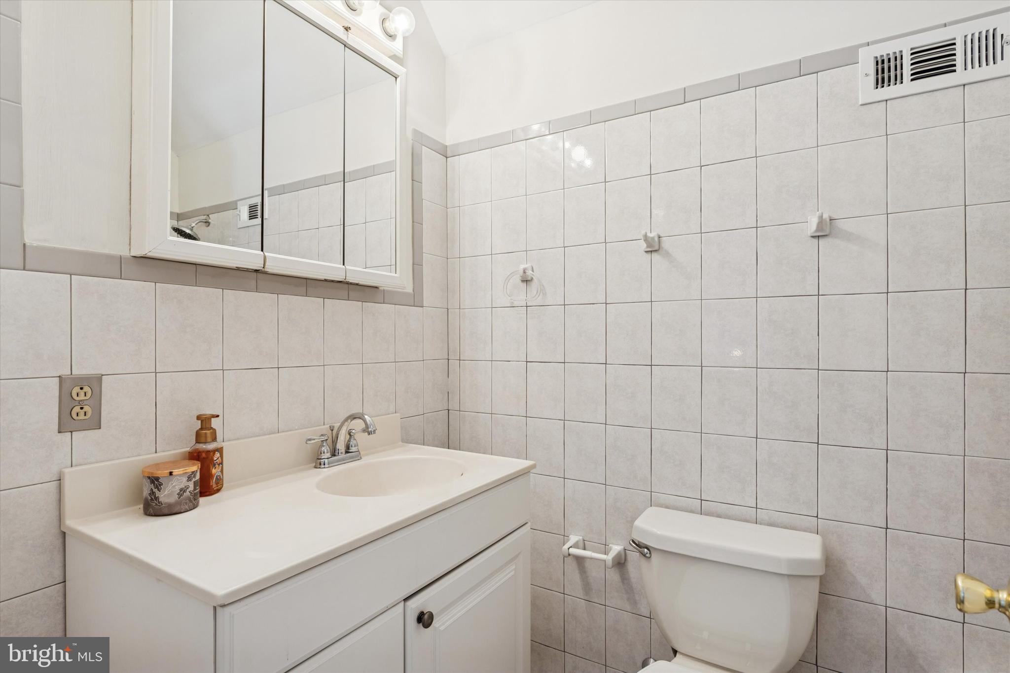 207 Delmar Street, Unit 2 Philadelphia, PA 19128 - Photo 13 of 17