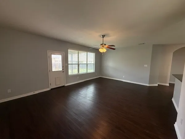 $2,500 | 1109 Tabernash, Leander, TX 78641