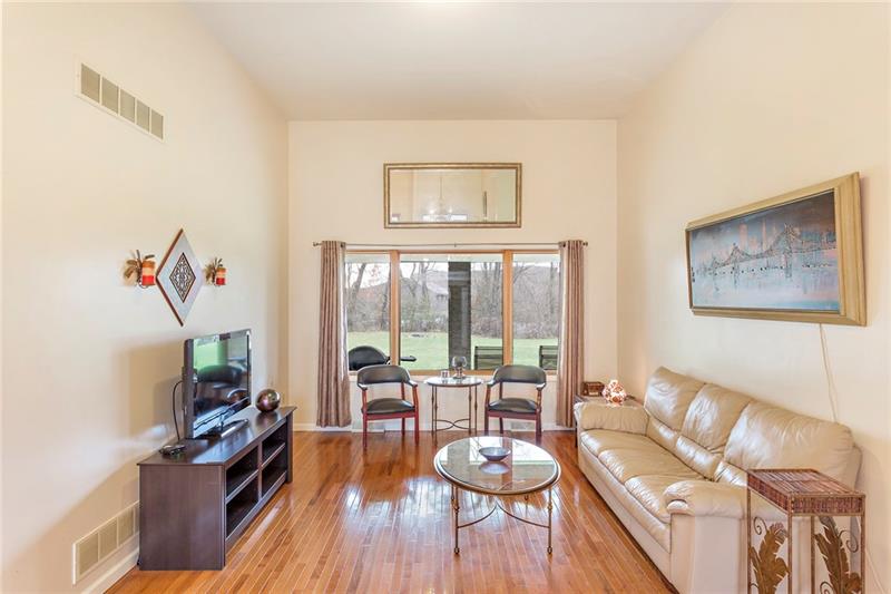 2011 O'Block Road Pittsburgh, PA 15239 - Photo 5 of 25 Gallery Image 5