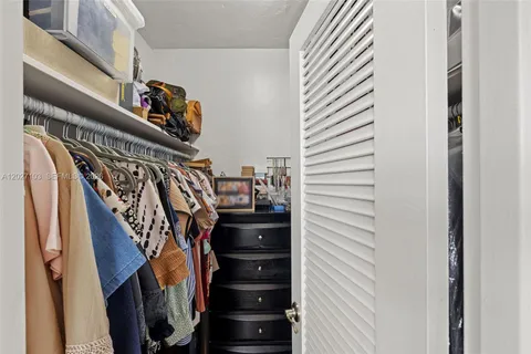 $535,000 | 5001 Collins Avenue, Unit 1E, Miami Beach, FL 33140