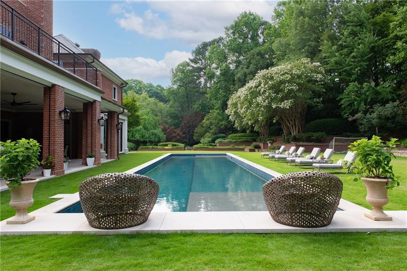 4615 Northside Drive Northwest Atlanta, GA 30327 - Photo 38 of 69 a view of a backyard with swimming pool