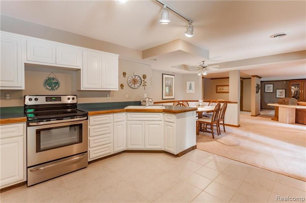 1110 Ridgeway Drive Rochester, MI 48307 - Photo 33 of 44