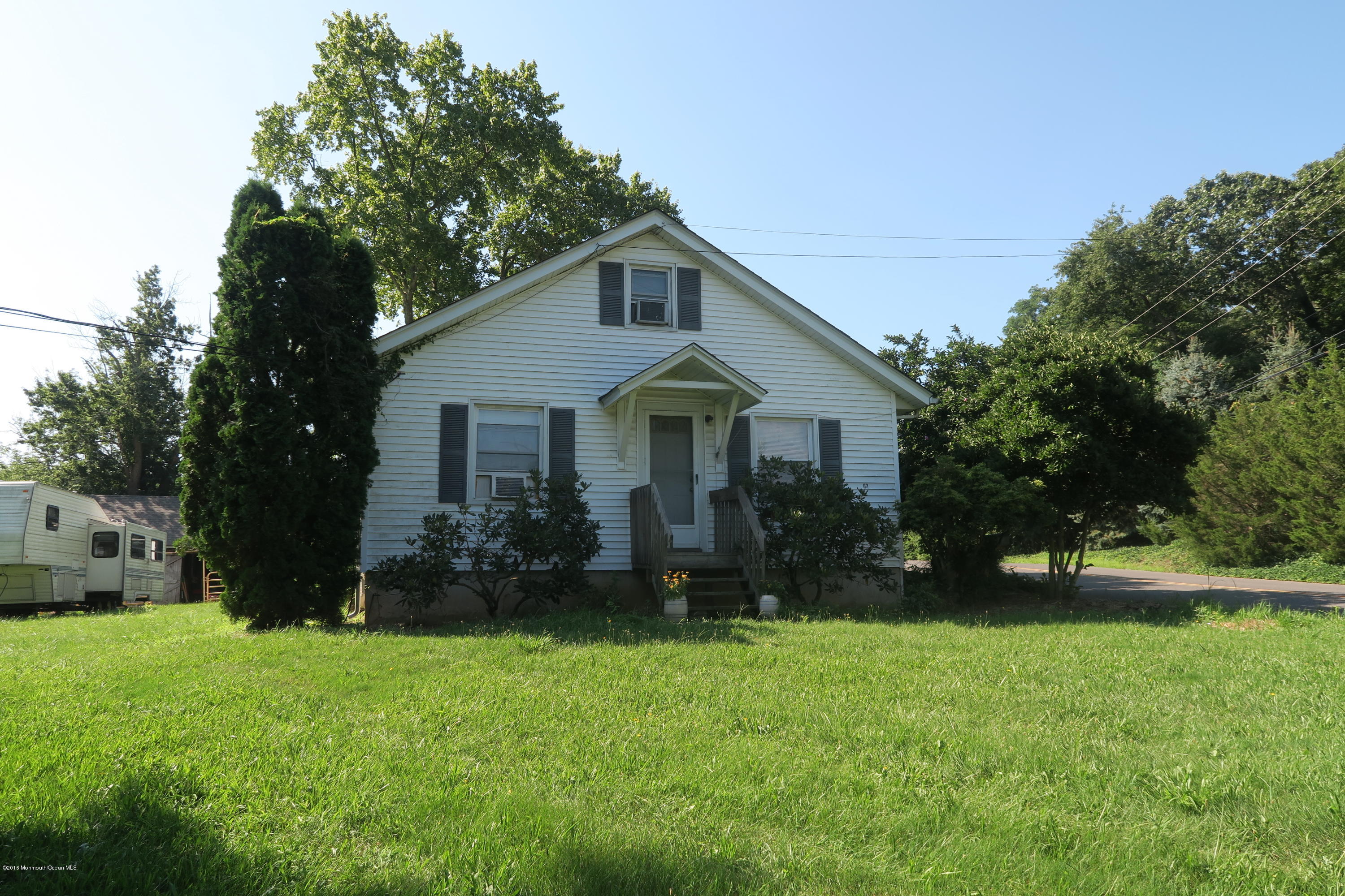 62 Chambers Road Cream Ridge, NJ 08514 - Photo 1 of 12 a front view of a house with garden
