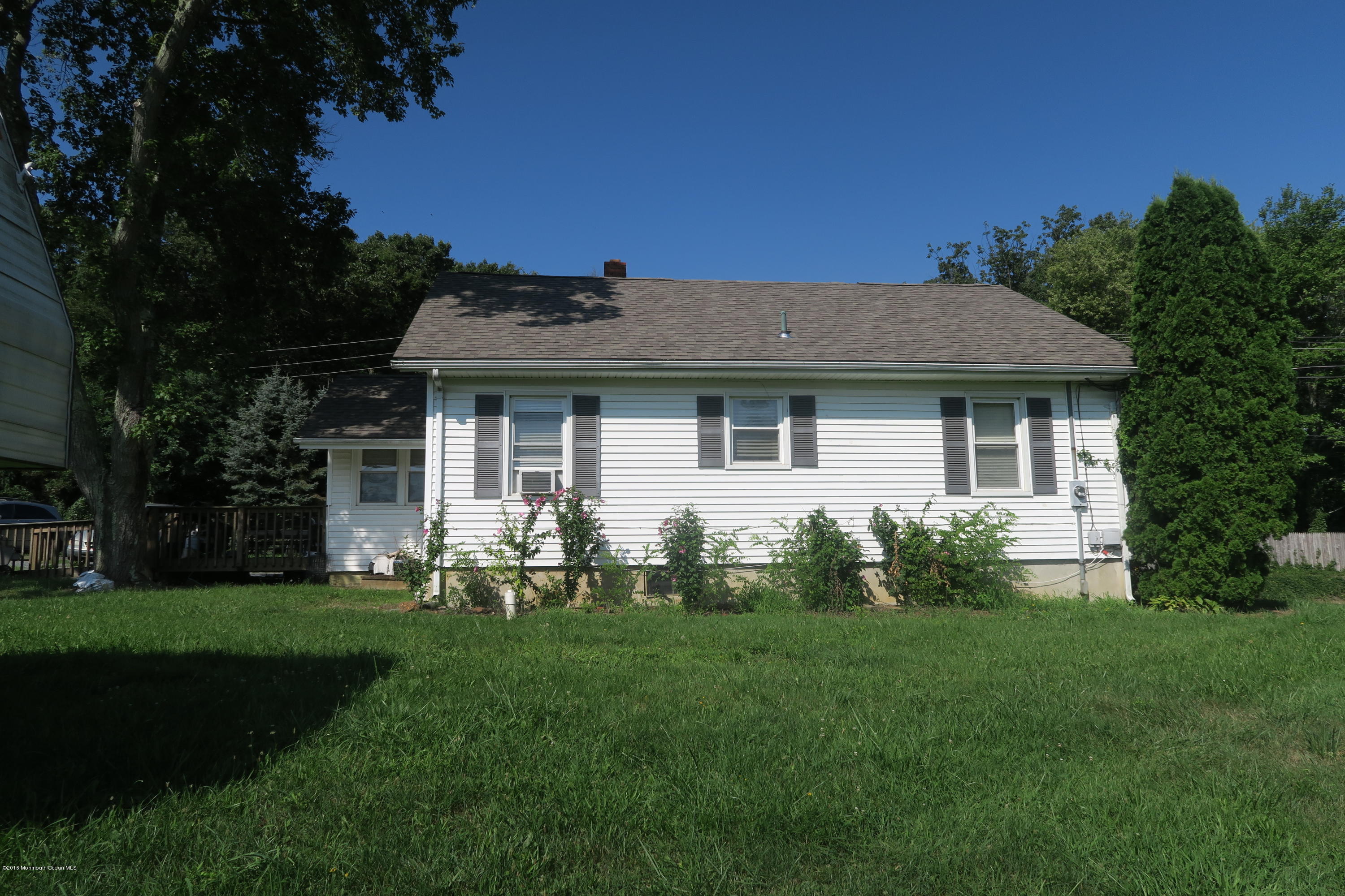 62 Chambers Road Cream Ridge, NJ 08514 - Photo 5 of 12 a front view of a house with a garden