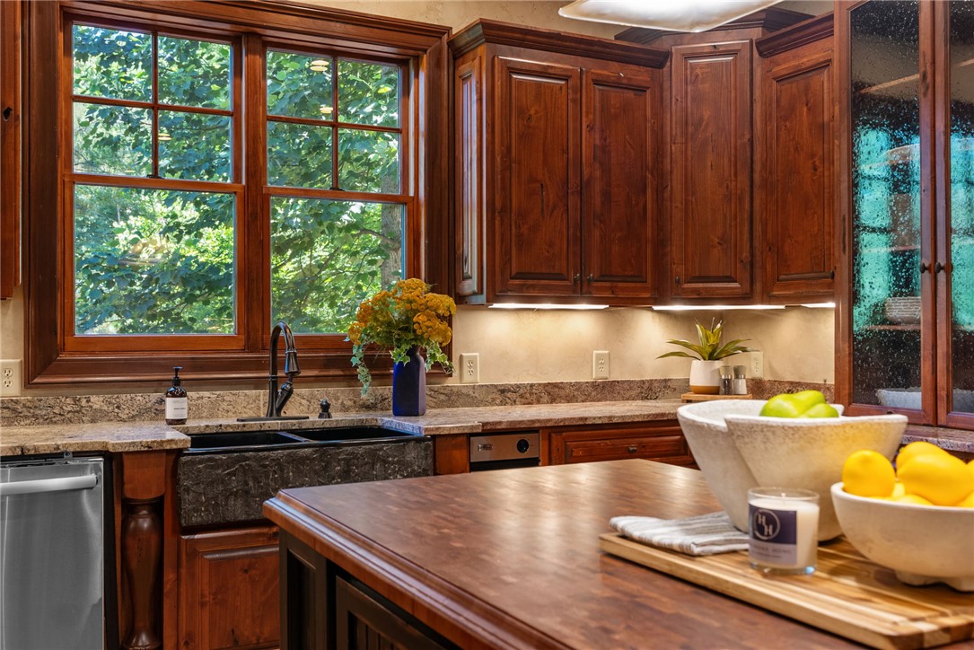 264 Featherstone Drive Sunset, SC 29685 - Photo 12 of 49