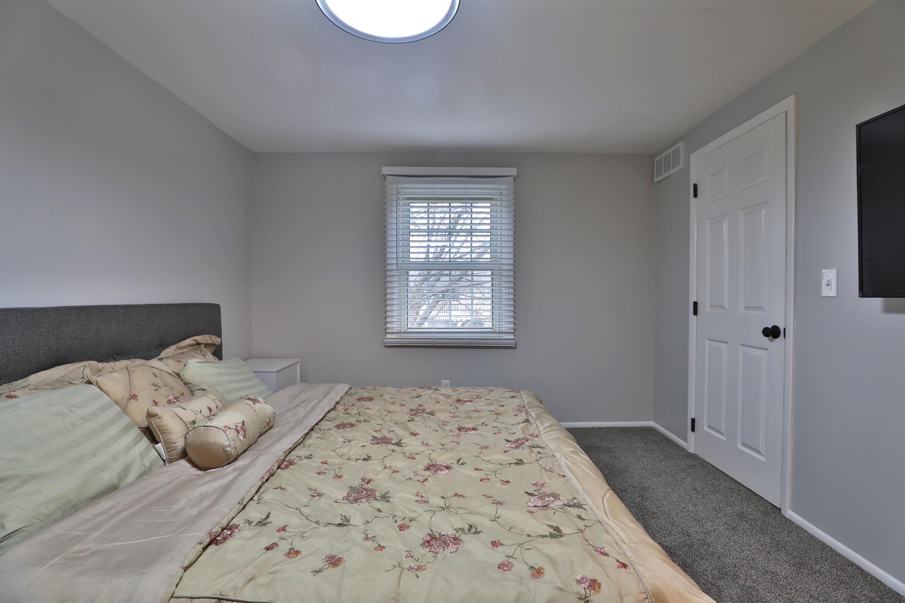 5720 Beechcroft Road, Unit D Columbus, OH 43229 - Photo 23 of 33 5720-Beechcroft-UnitD-25