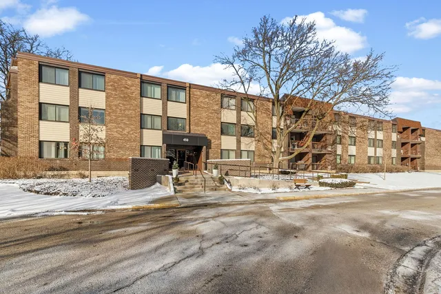 $276,000 | 450 Raintree Court, Unit 3P, Glen Ellyn, IL 60137
