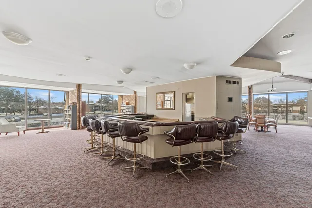 $276,000 | 450 Raintree Court, Unit 3P, Glen Ellyn, IL 60137