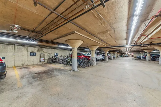 $276,000 | 450 Raintree Court, Unit 3P, Glen Ellyn, IL 60137