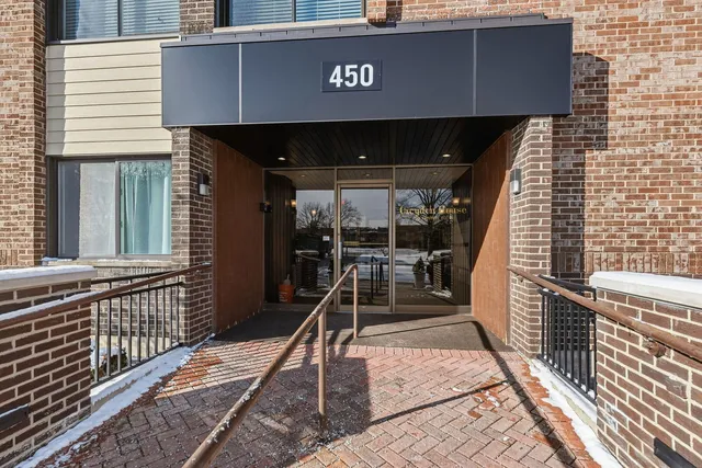 $276,000 | 450 Raintree Court, Unit 3P, Glen Ellyn, IL 60137