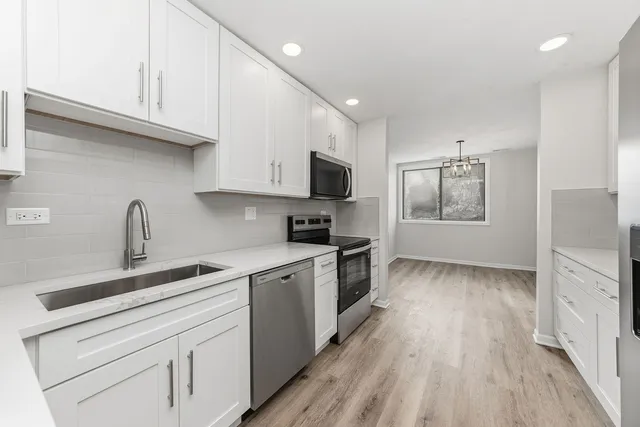 $276,000 | 450 Raintree Court, Unit 3P, Glen Ellyn, IL 60137