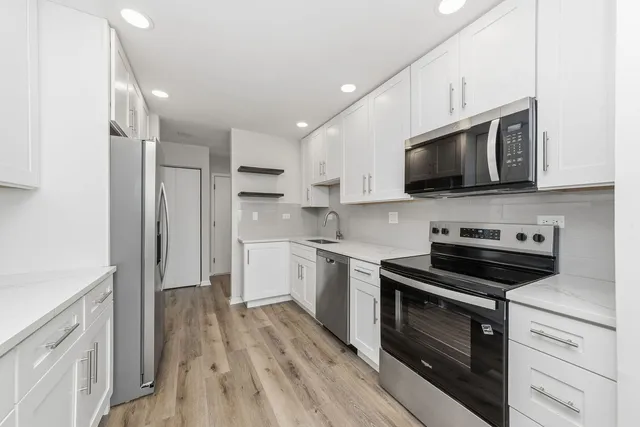 $276,000 | 450 Raintree Court, Unit 3P, Glen Ellyn, IL 60137