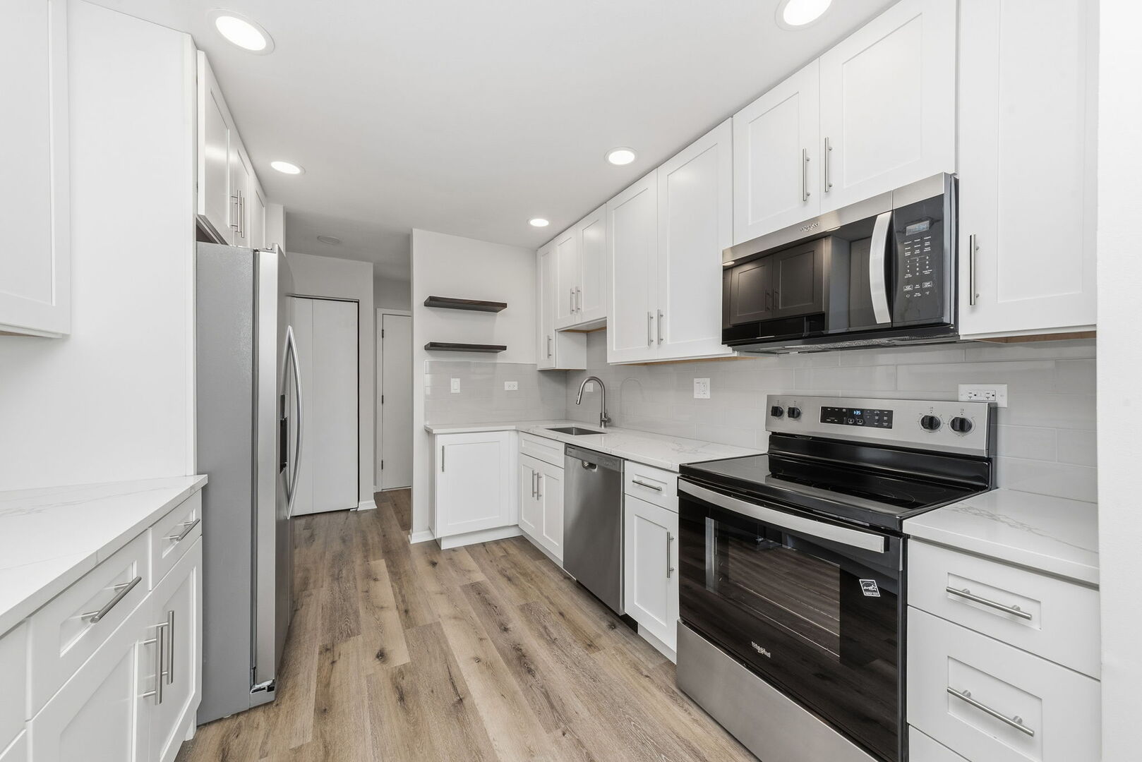 450 Raintree Court, Unit 3P Glen Ellyn, IL 60137 - Photo 8 of 27