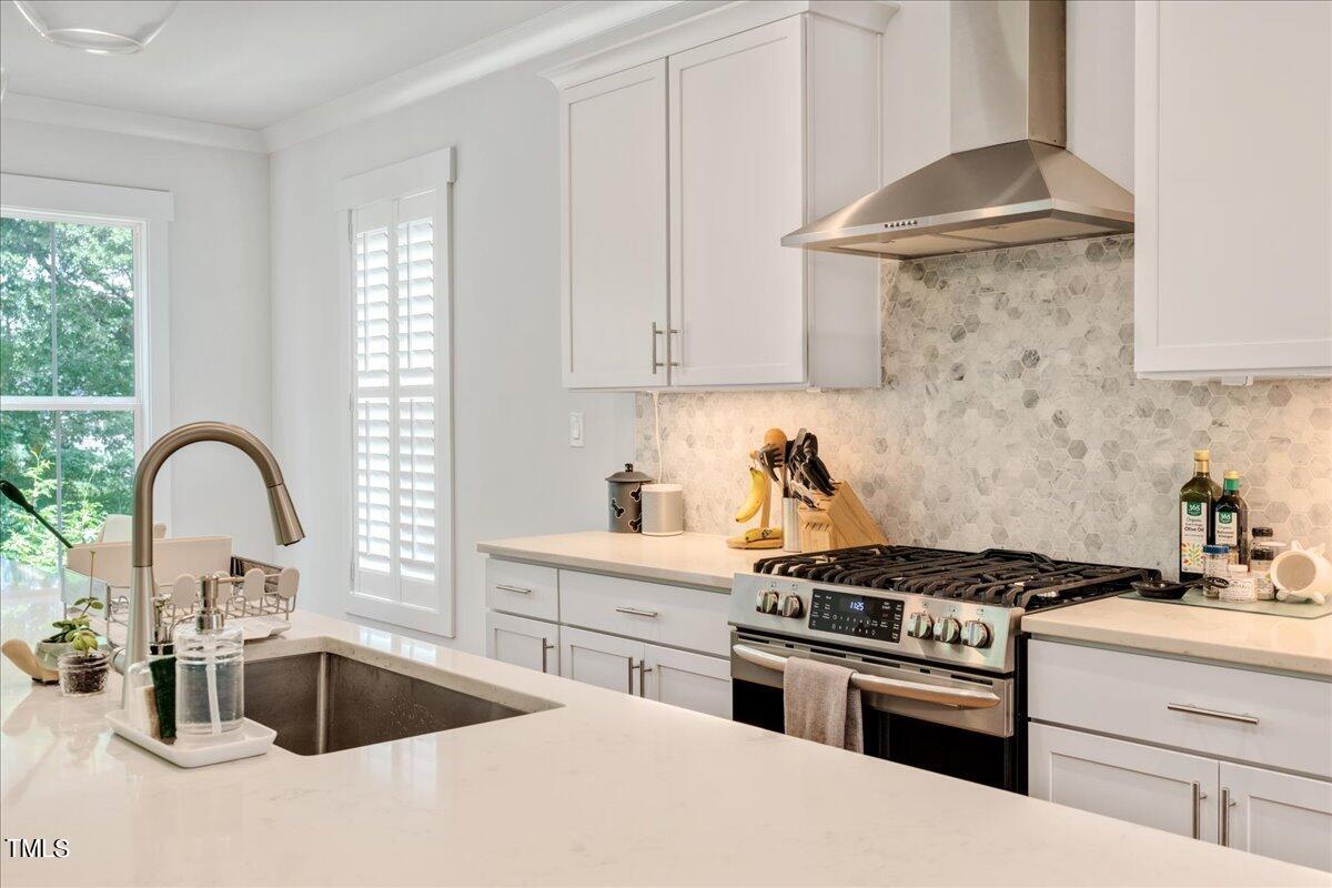 1005 Glascock Street Raleigh, NC 27610 - Photo 18 of 55 18-Kitchen Oven