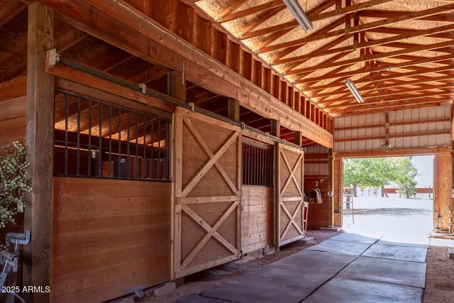 a view of an outdoor space