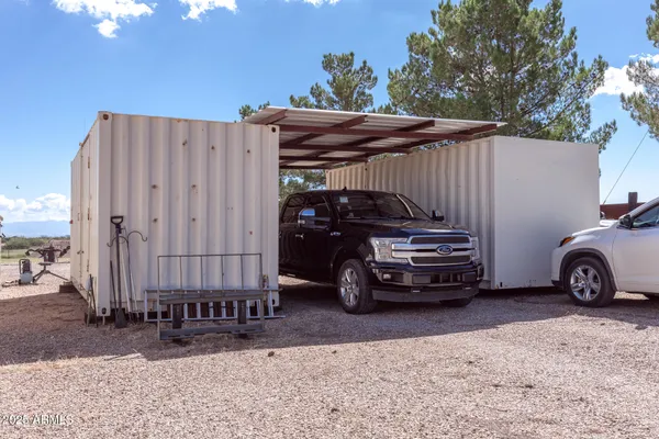 a view of a car in back of a house