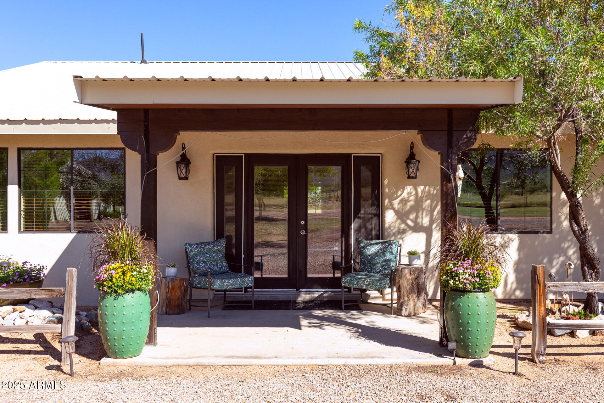 712 West Treasure Road Pearce, AZ 85625 - Photo 4 of 38 a front view of a house