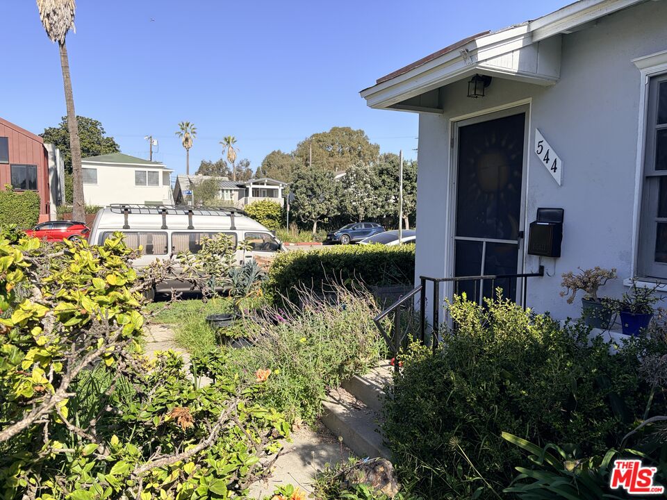 544 Grand Boulevard Venice, CA 90291 - Photo 15 of 17
